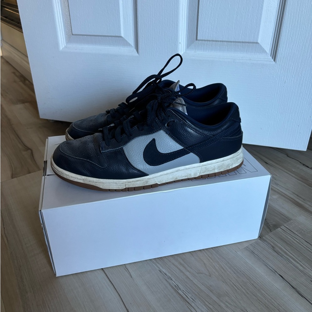 Nike dunks Men's Navy and White Sneakers